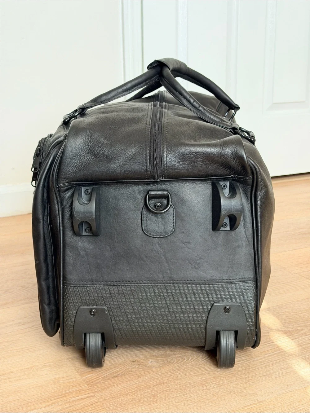 $1,250 NWOT Large Leather Rolling Duffel Bag Wheeled Carry On Handmade Colombia